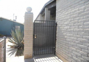 318 E Lester St, Tucson, Arizona 85719, 1 Bedroom Bedrooms, ,1 BathroomBathrooms,Home,For Rent,E Lester St,1124