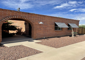 1219 N Dodge Blvd, Tucson, Arizona 85716, 2 Bedrooms Bedrooms, ,1 BathroomBathrooms,Four-Plex,For Rent,N Dodge Blvd,2360