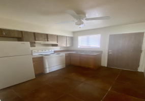 304 W Lee Street, Tucson, Arizona 85705, 2 Bedrooms Bedrooms, ,1 BathroomBathrooms,Tri-Plex,For Rent,W Lee ,1129