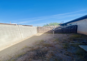 304 W Lee Street, Tucson, Arizona 85705, 2 Bedrooms Bedrooms, ,1 BathroomBathrooms,Tri-Plex,For Rent,W Lee ,1129