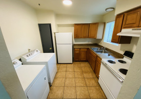 606 E Lester St, Tucson, Arizona 85705, 2 Bedrooms Bedrooms, ,1 BathroomBathrooms,Tri-Plex,For Rent,E Lester St,2386