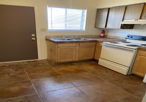 306 W Lee St, Tucson, Arizona 85705, 2 Bedrooms Bedrooms, ,1 BathroomBathrooms,Tri-Plex,For Rent,W Lee St,2391