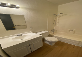 604 E Lester St, Tucson, Arizona 85705, 2 Bedrooms Bedrooms, ,1 BathroomBathrooms,Tri-Plex,For Rent,E Lester St,2392