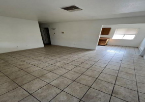 107 W Rillito St #201, Tucson, Arizona 85705, 2 Bedrooms Bedrooms, ,1 BathroomBathrooms,Apartment,For Rent,W Rillito St #201,2717