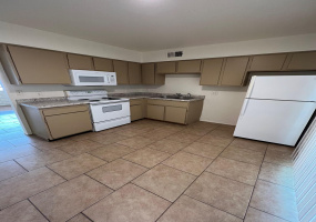 2517 N Geronimo C, Tucson, Arizona 85705, 2 Bedrooms Bedrooms, ,1 BathroomBathrooms,Townhouse,For Rent,N Geronimo C,2798