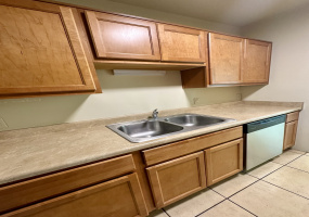 1327 N First Ave, Arizona 85719, 2 Bedrooms Bedrooms, ,1 BathroomBathrooms,Townhouse,For Rent,N First Ave,2813