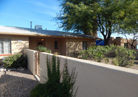 2831 E Edison St, Tucson, Arizona 85716, 3 Bedrooms Bedrooms, ,2 BathroomsBathrooms,Home,For Rent,E Edison St,1031