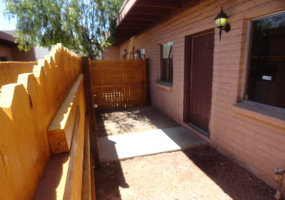 2511 Fontana Avenue, Tucson, Arizona 85705, 2 Bedrooms Bedrooms, ,1 BathroomBathrooms,Tri-Plex,For Rent,Fontana,1655