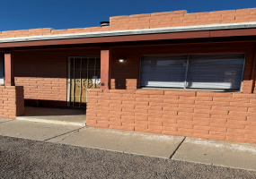 2519 N Geronimo Avenue, Tucson, Arizona 85705, 2 Bedrooms Bedrooms, ,1 BathroomBathrooms,Tri-Plex,For Rent,Unit B,N Geronimo,1683