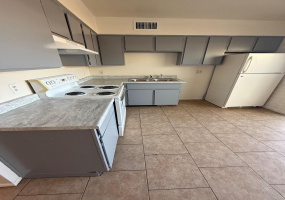 2519 N Geronimo Avenue, Tucson, Arizona 85705, 2 Bedrooms Bedrooms, ,1 BathroomBathrooms,Tri-Plex,For Rent,Unit B,N Geronimo,1683