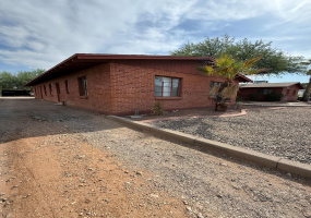 2536 E Linden St #1, Tucson, Arizona 85716, 2 Bedrooms Bedrooms, ,1 BathroomBathrooms,Duplex,For Rent,E Linden St #1,1920