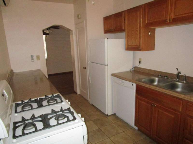 1440 E 9th St, Tucson, Arizona 85719, 1 Bedroom Bedrooms, ,1 BathroomBathrooms,Tri-Plex,For Rent,E 9th St,2155