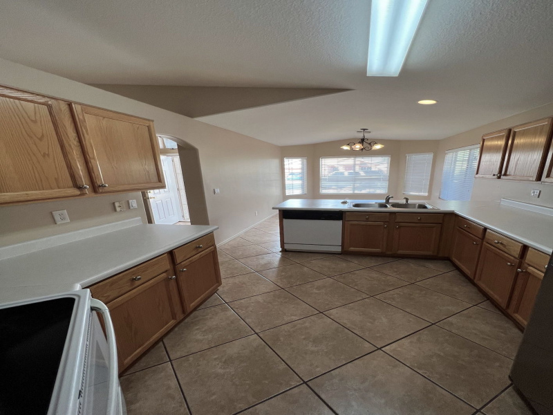 7275 W Opossum Dr, Tucson, Arizona 85743, 3 Bedrooms Bedrooms, ,2 BathroomsBathrooms,Home,For Rent,W Opossum Dr,2415