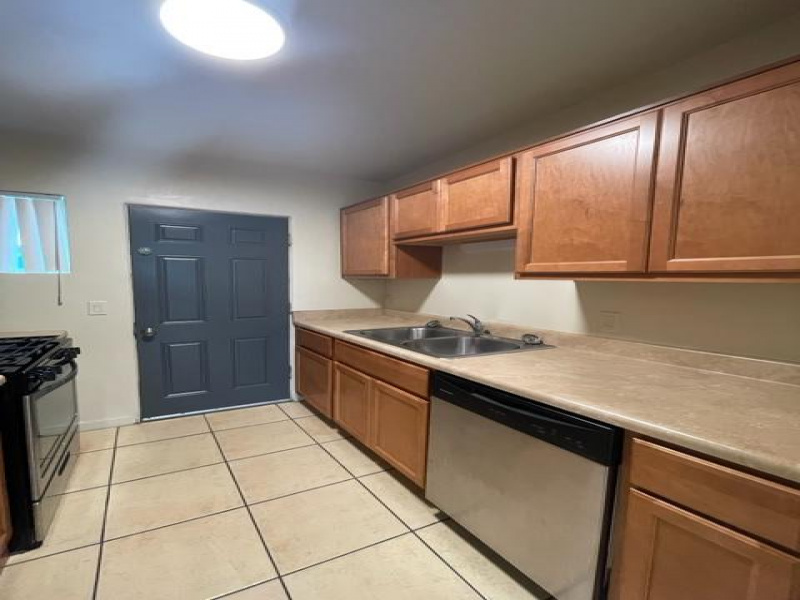 1327 N First Ave, Tucson, Arizona 85719, 2 Bedrooms Bedrooms, ,1 BathroomBathrooms,Tri-Plex,For Rent,1327 N First Ave,2506