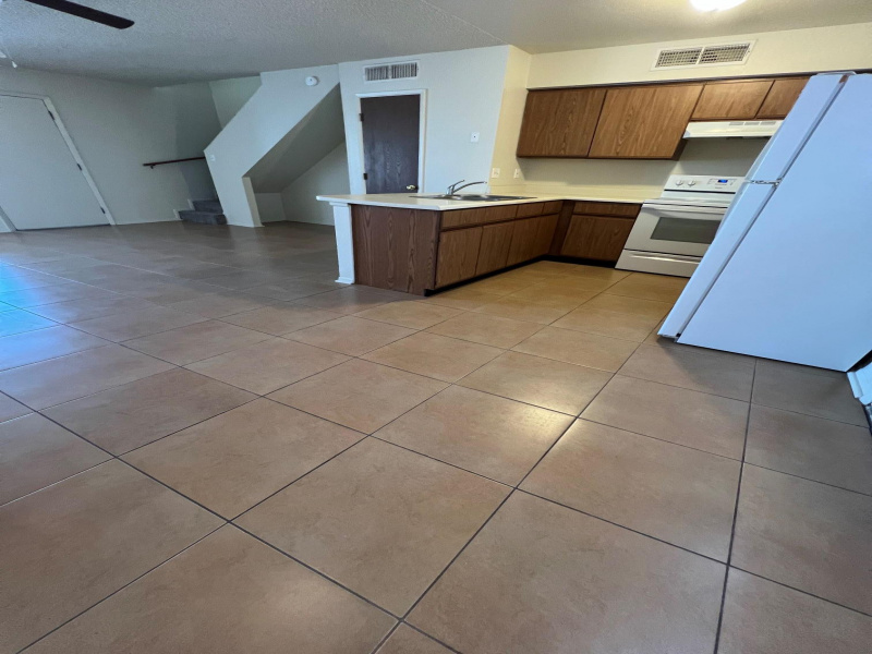 1721 E Glenn St C, Tucson, Arizona 85719, 2 Bedrooms Bedrooms, ,1 BathroomBathrooms,Townhouse,For Rent,E Glenn St C,2846