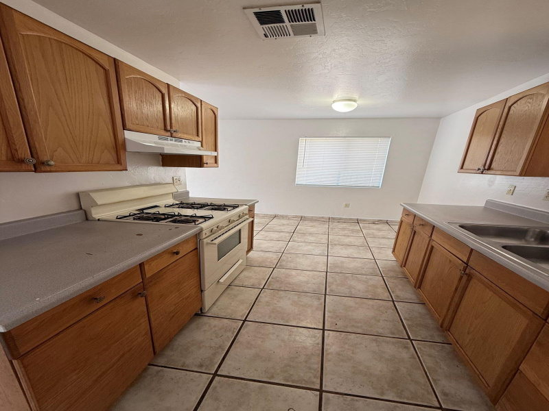 426 E Mohave Rd #4, Tucson, Arizona 85705, 3 Bedrooms Bedrooms, ,1 BathroomBathrooms,Home,For Rent,E Mohave Rd #4,2884