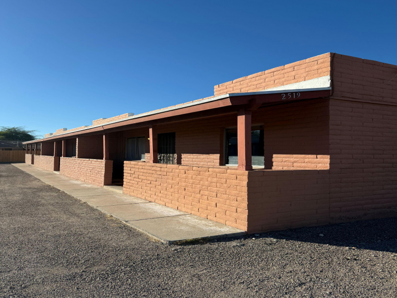 2519 N Geronimo Avenue, Tucson, Arizona 85705, 2 Bedrooms Bedrooms, ,1 BathroomBathrooms,Tri-Plex,For Rent,Unit B,N Geronimo,1683