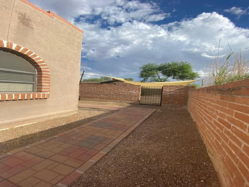 2004 E 8th St, Tucson, Arizona 85719, 5 Bedrooms Bedrooms, ,4 BathroomsBathrooms,Home,For Rent,E 8th St,1685