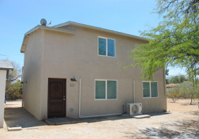 1122 E Water St, Tucson, Arizona 85719, 3 Bedrooms Bedrooms, ,2 BathroomsBathrooms,Duplex,For Rent,E Water,1067