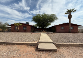 2536 E Linden St #1, Tucson, Arizona 85716, 2 Bedrooms Bedrooms, ,1 BathroomBathrooms,Duplex,For Rent,E Linden St #1,1920